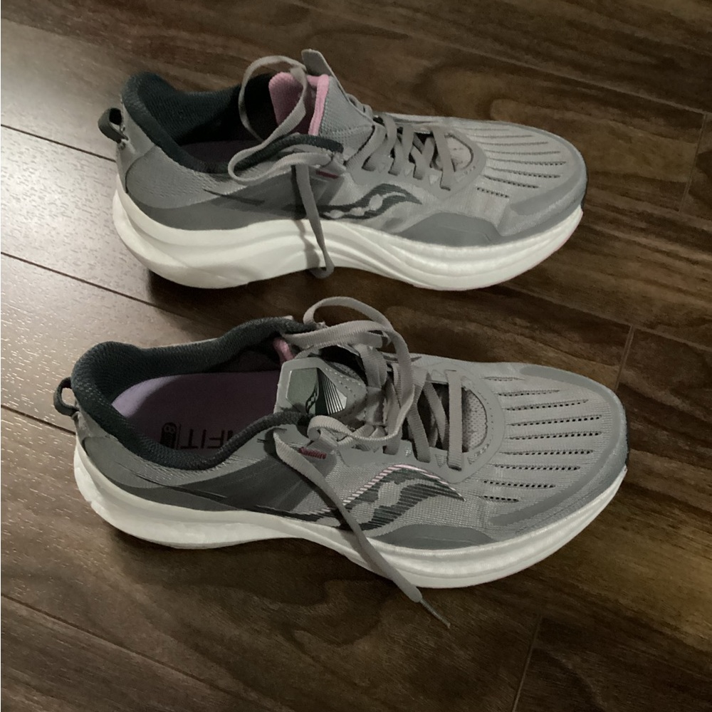 Saucony Tempus Women's Gray Running Shoes